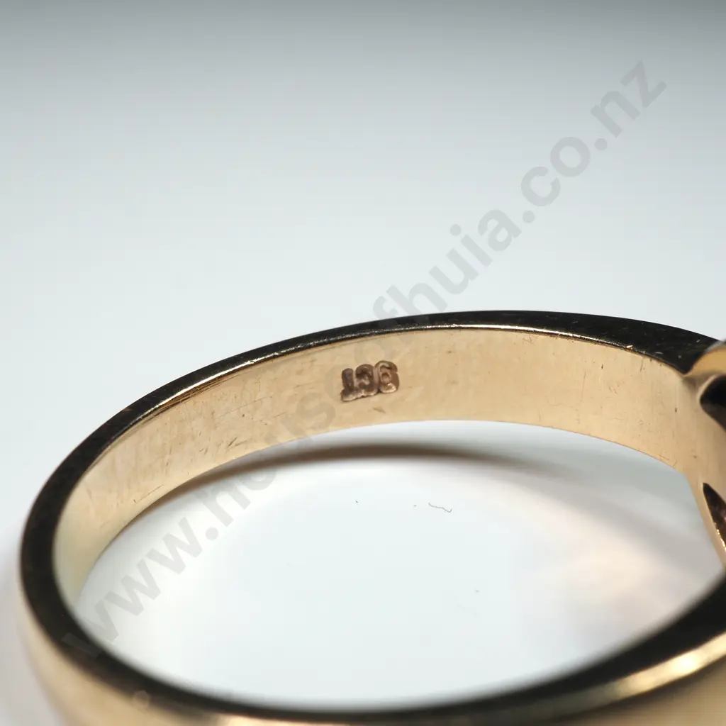 Impressive 9ct Gold, Pearl & Diamond Ring Image 1++