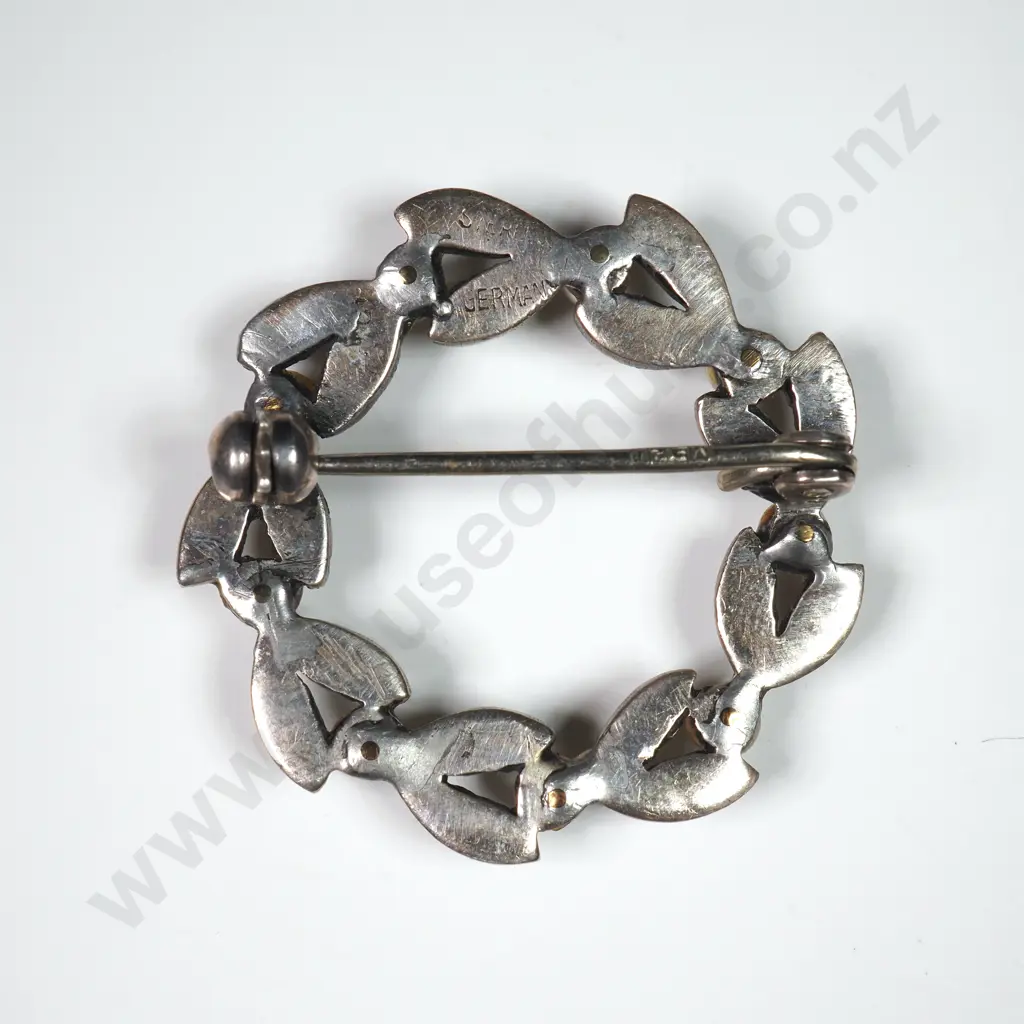 .800 Silver Marcasite & Pearl Wreath Brooch Image 1++