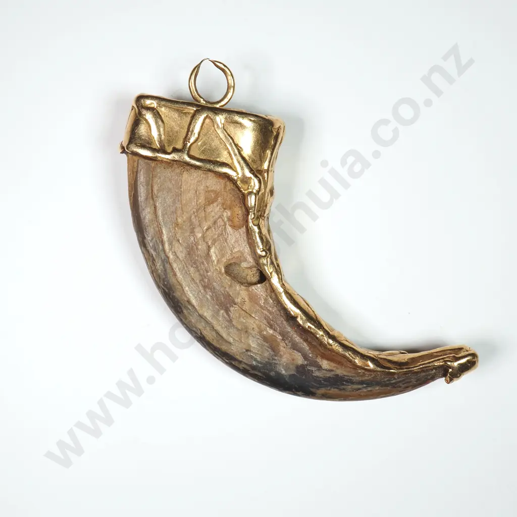 18ct Gold & Tiger Claw Pendant Image 1++
