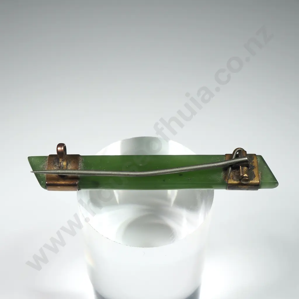 Colonial New Zealand Greenstone 9ct Gold Brooch Image 1++