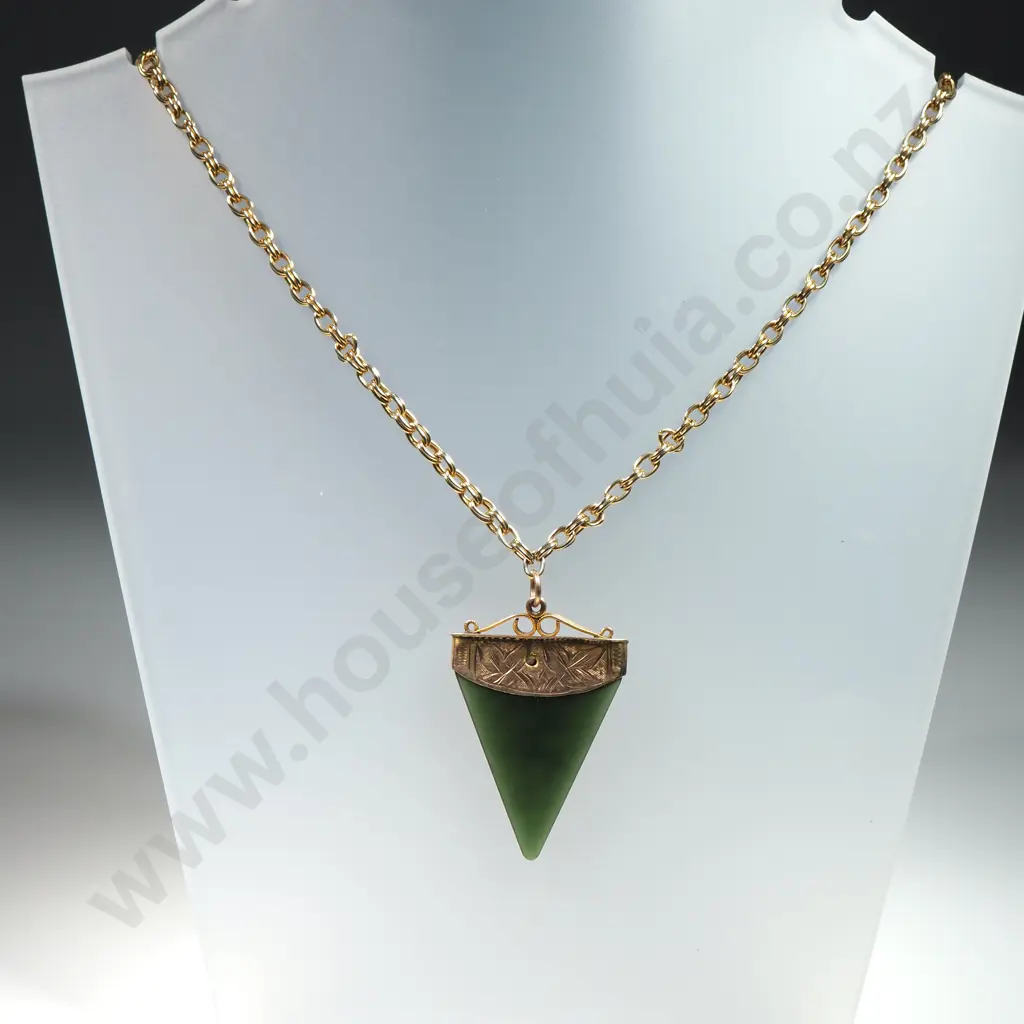 Colonial 9ct Gold & Greenstone Pendant on G/P Chain Image 1++