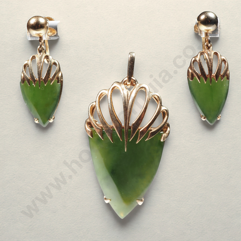 Vintage 9ct Gold Greenstone Earring Pendant Set Image 1++