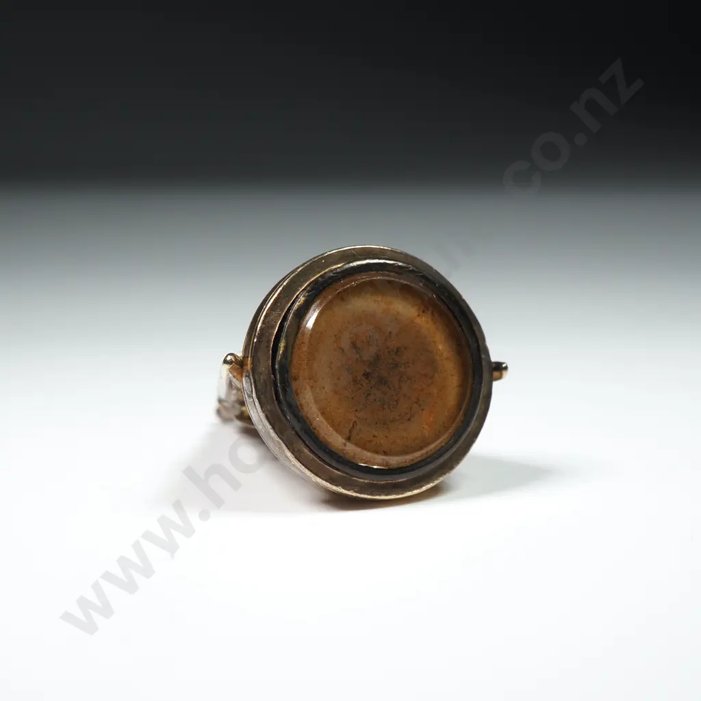 Antique 9ct Gold Masonic Pendant w Compass Image 1++