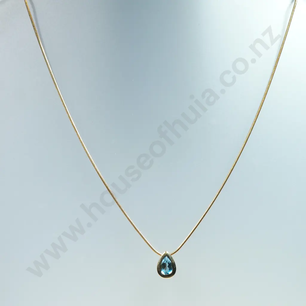 9ct Gold Chain & 9ct Gold & Blue Stone Pendant Image 1++