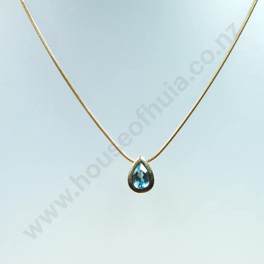 9ct Gold Chain & 9ct Gold & Blue Stone Pendant Image 1++