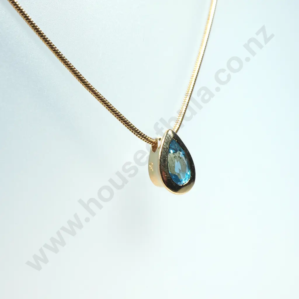 9ct Gold Chain & 9ct Gold & Blue Stone Pendant Image 1++