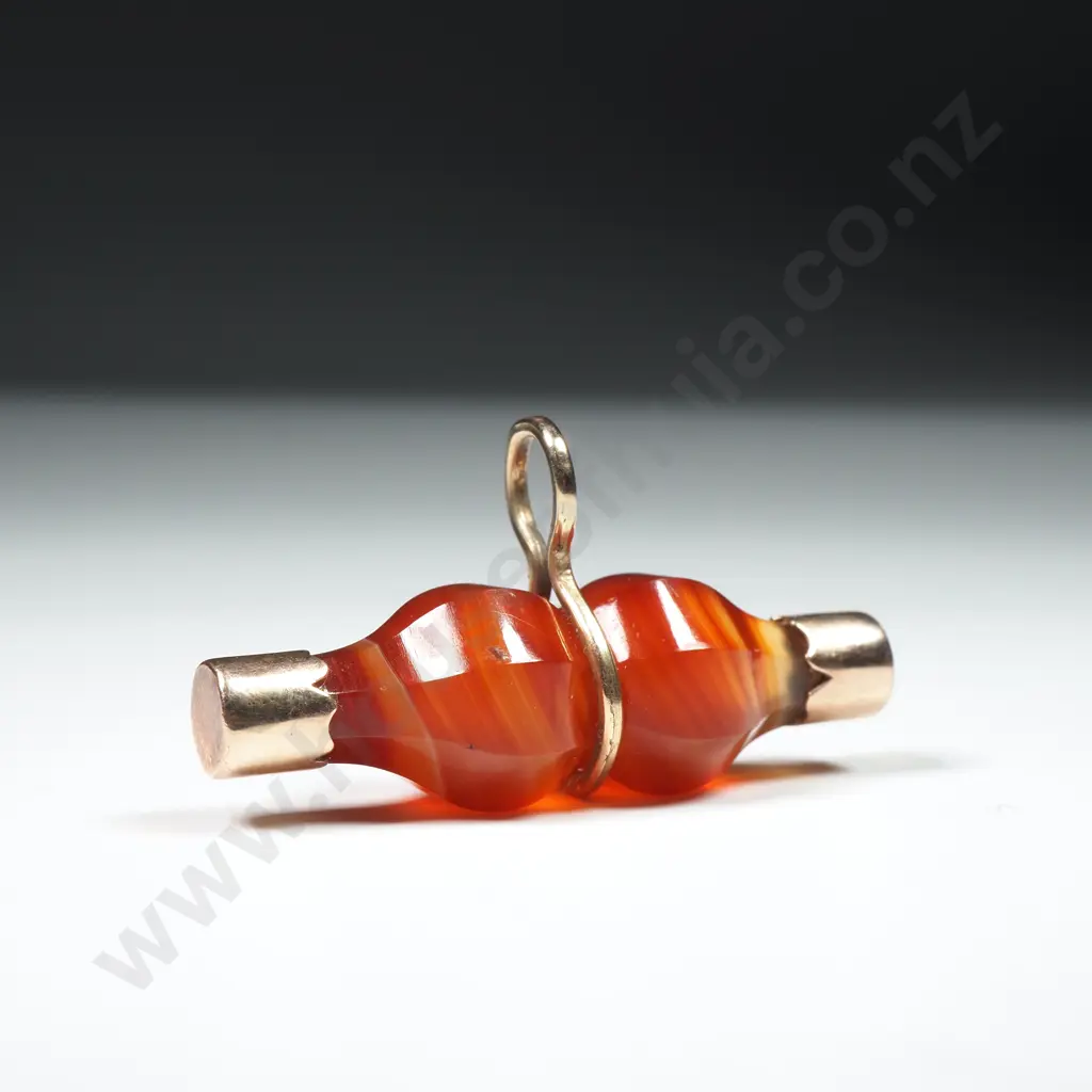 Antique 9ct Gold Agate Pendant Image 1++