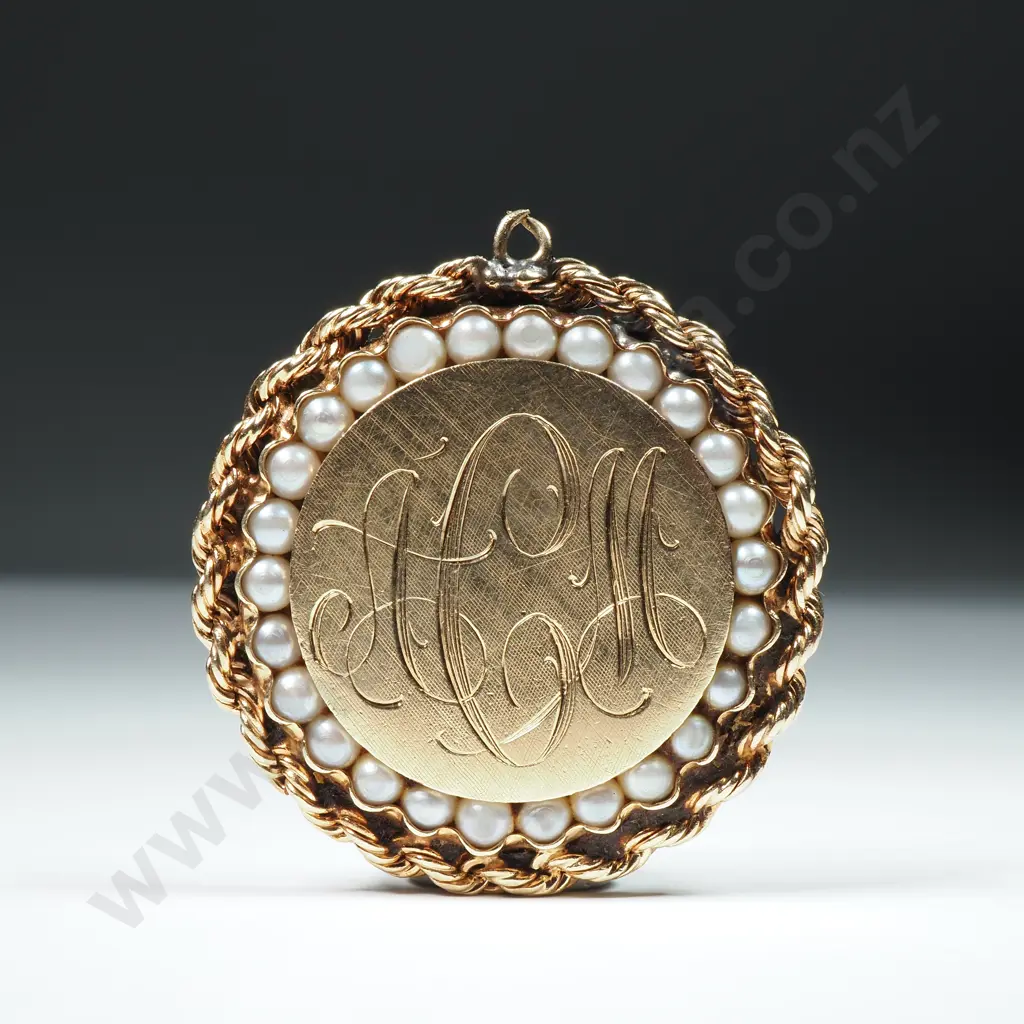 9ct Gold Locket w Valuation Image 1++