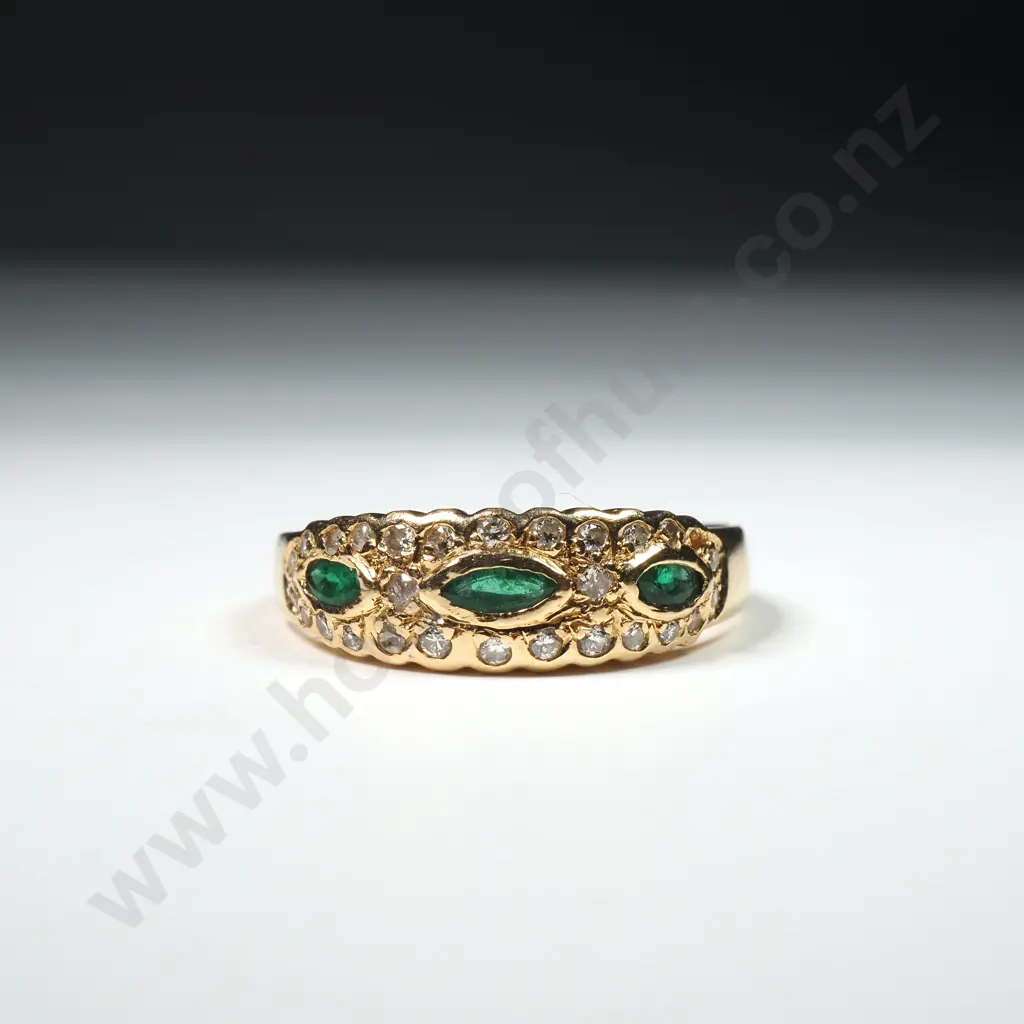 18ct Gold Diamond & Emerald Ring Image 1++