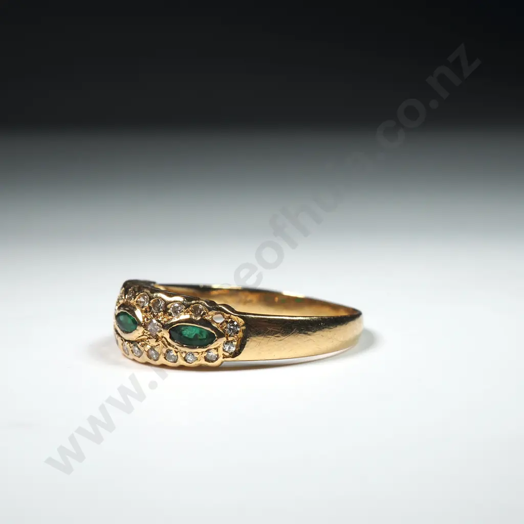 18ct Gold Diamond & Emerald Ring Image 1++