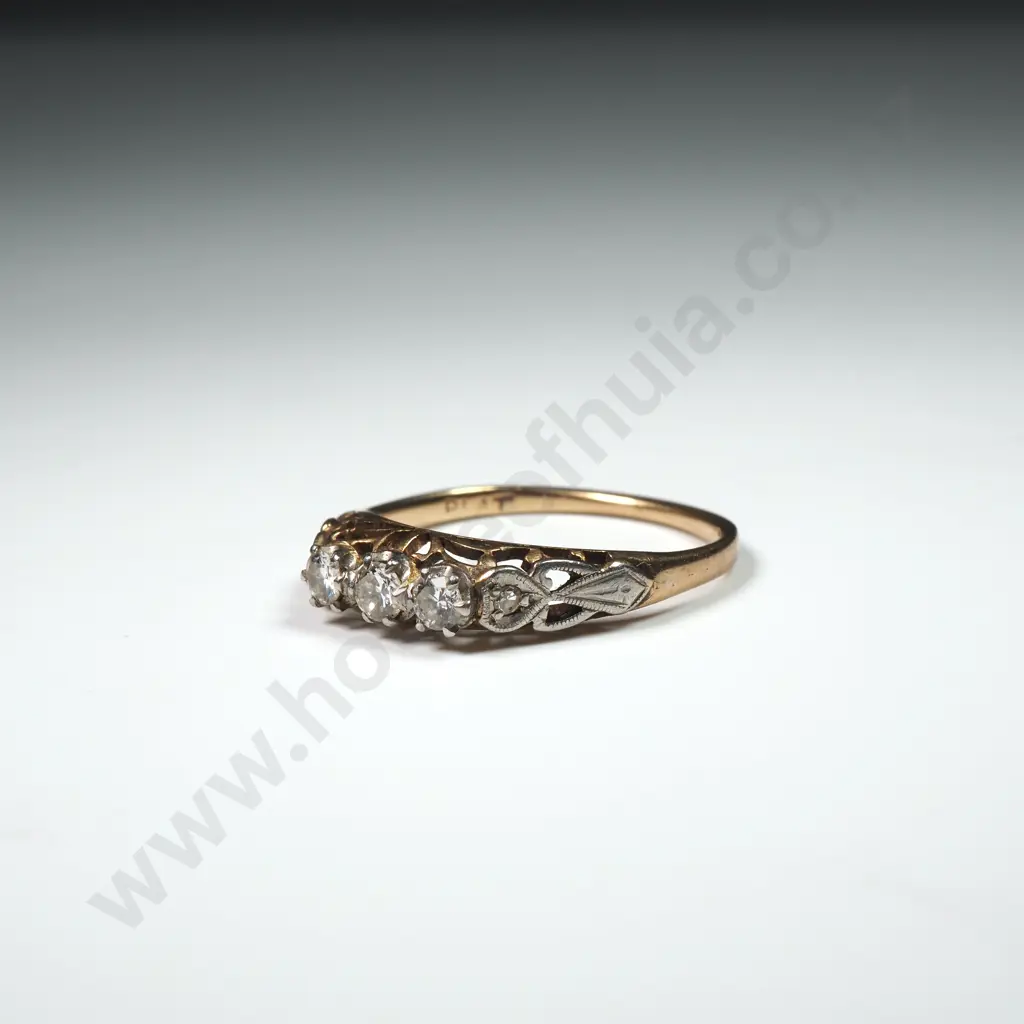 Antique 18ct Gold Three Diamond Ring Image 1++