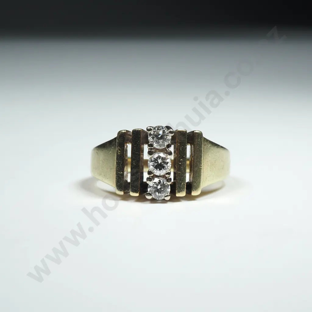 14ct Gold & Diamond Ring Image 1++