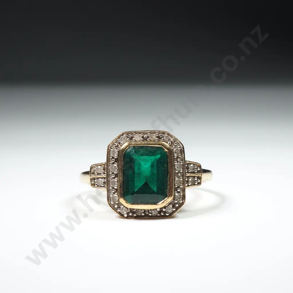 9ct Gold Green Gem Ring Image 1++