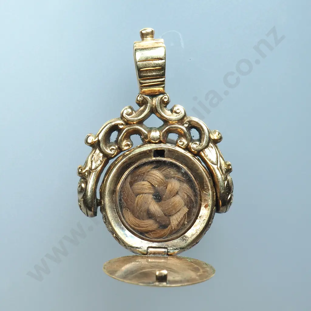 9ct Gold Memorial Fob Spinner w Carved Bloodstone & Memorial Reverse Locket Image 1++