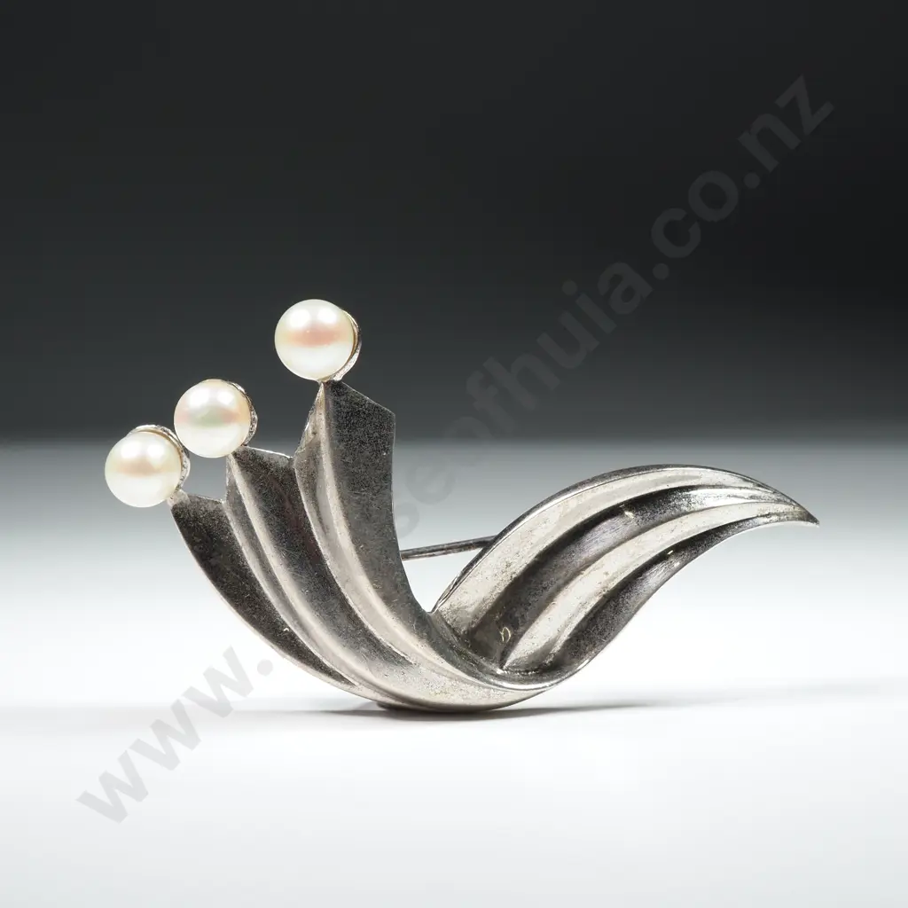 Sterling Silver Pearl Brooch Image 1++