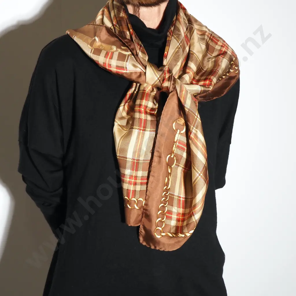 Codello Checkered Silk Scarf Image 1++