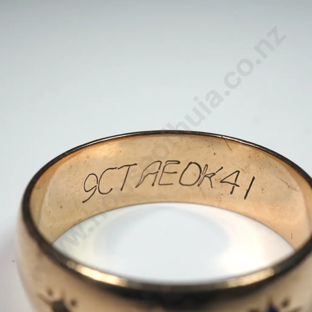 9ct Gold Antique Style Gold Band Set w Three Flush Set Blue Stones Image 1++