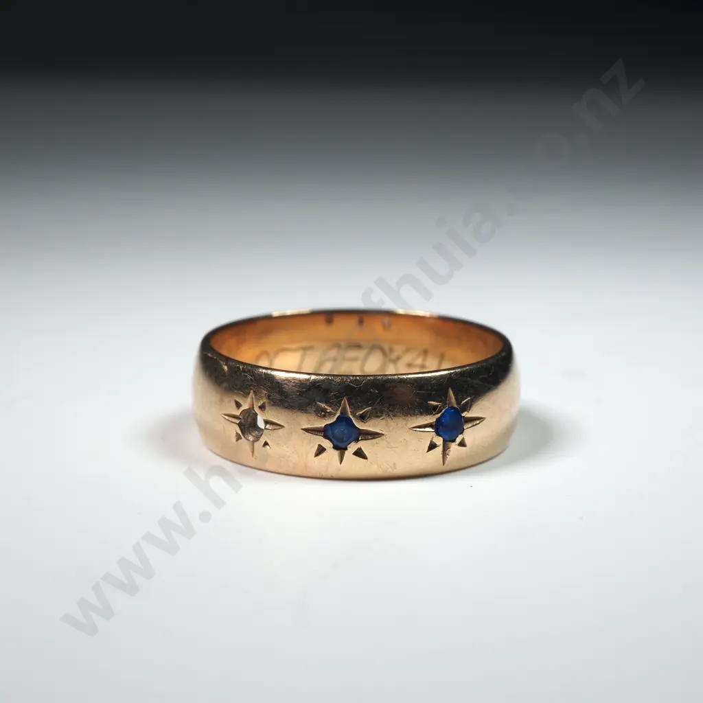 9ct Gold Antique Style Gold Band Set w Three Flush Set Blue Stones Image 1++