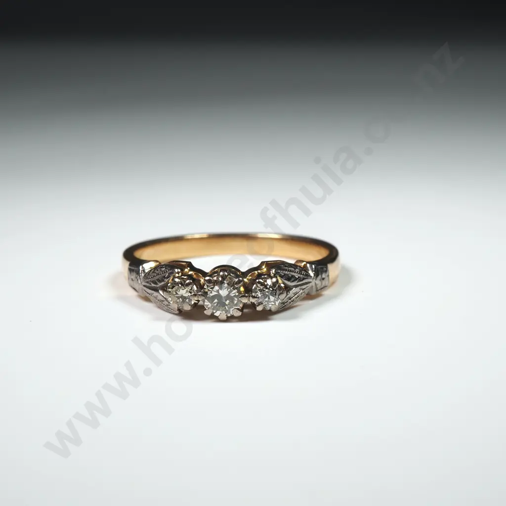 Ornate 18ct Gold Three Diamond Ring Image 1++