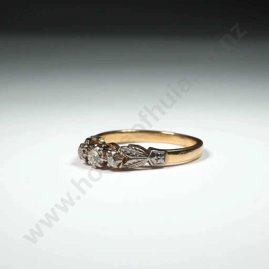 Ornate 18ct Gold Three Diamond Ring Image 1++