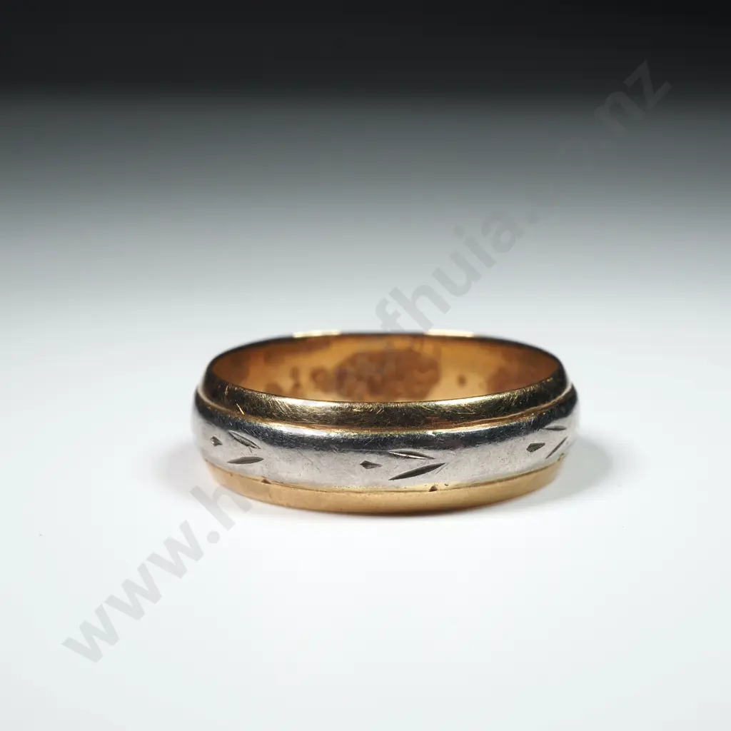 18ct Gold Palladium Wedding Ring Image 1++