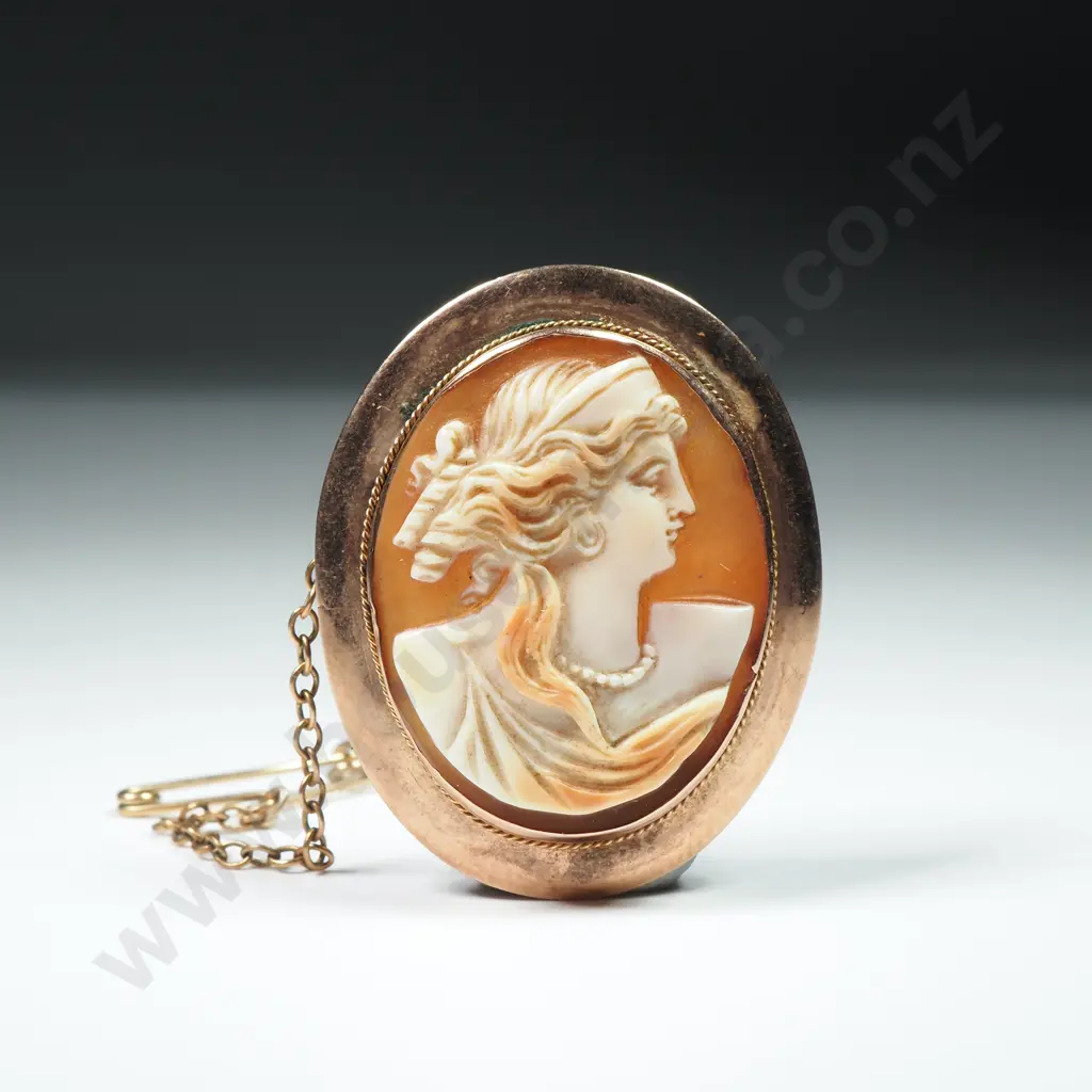 9ct Gold Cameo Brooch Image 1++