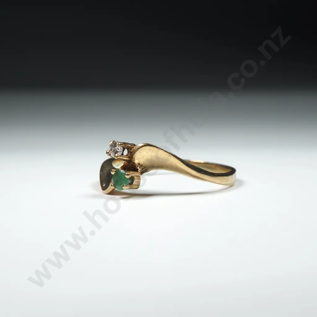 9ct Gold Emerald Diamond Ring Image 1++