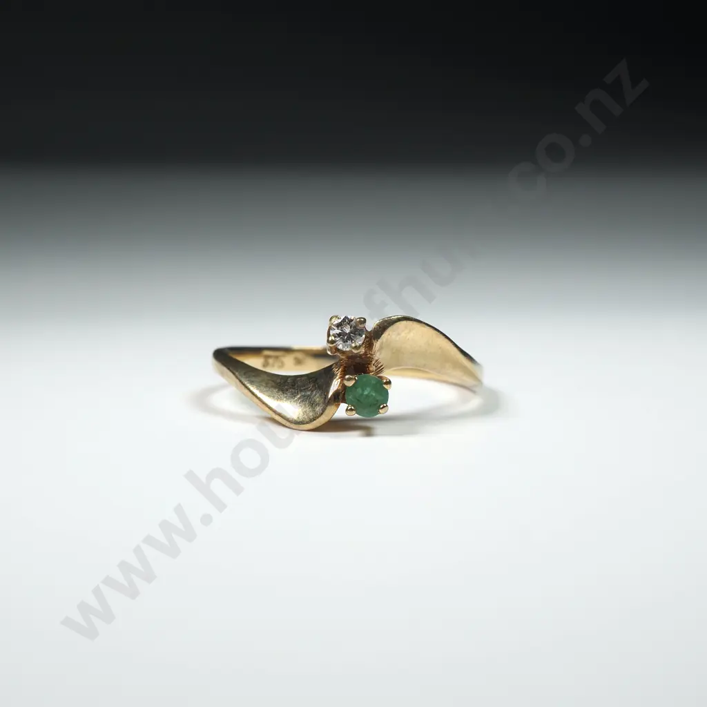 9ct Gold Emerald Diamond Ring Image 1++