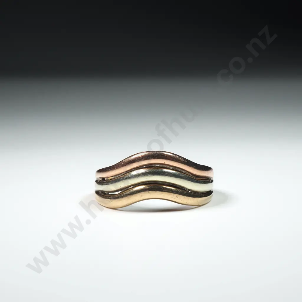 9ct Gold ?Cartier Trinity Style Tricolour Gold Ring Image 1++