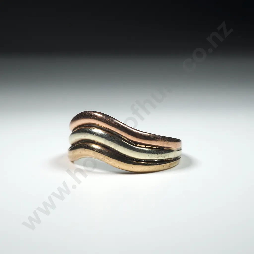 9ct Gold ?Cartier Trinity Style Tricolour Gold Ring Image 1++