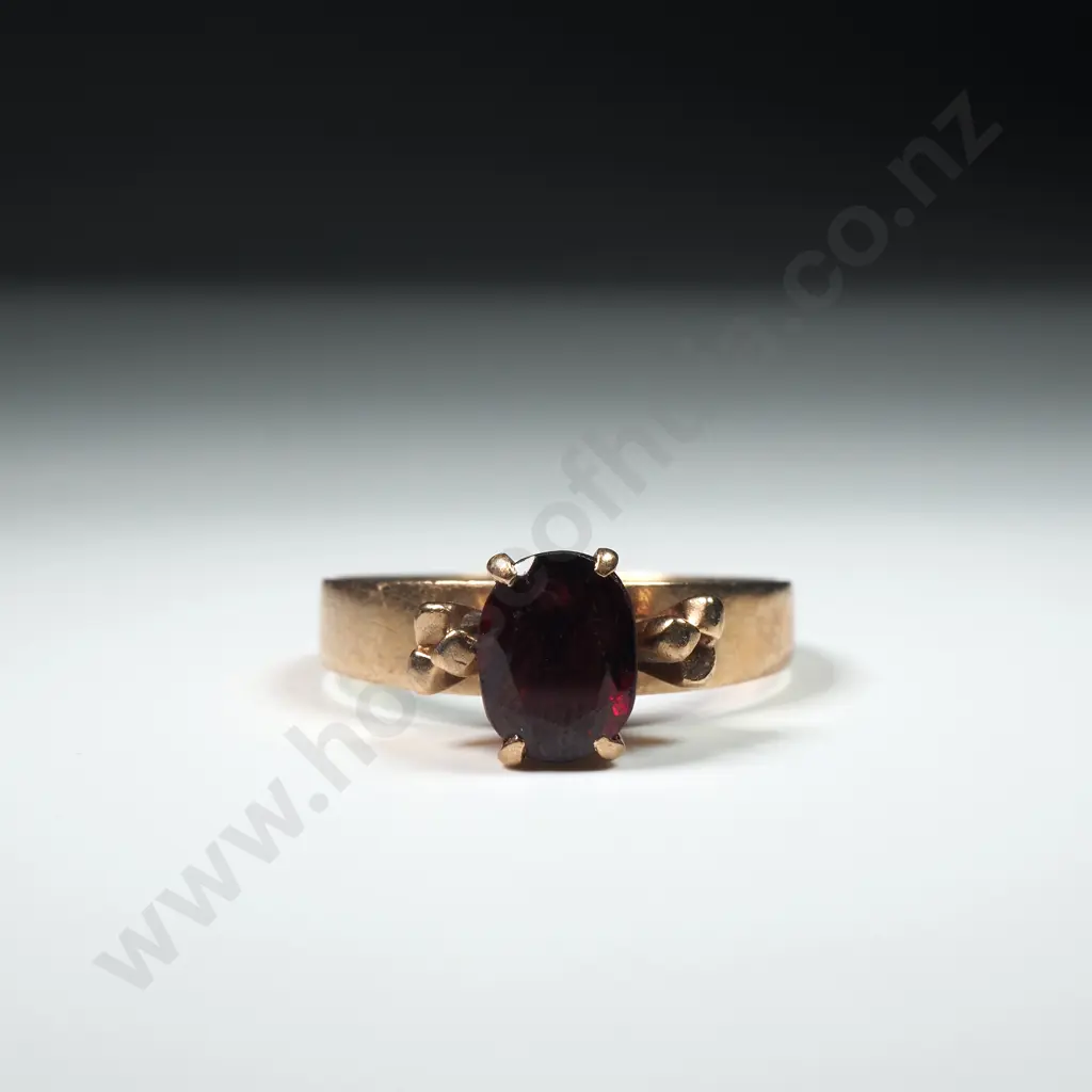 9ct Gold Garnet Ring Image 1++