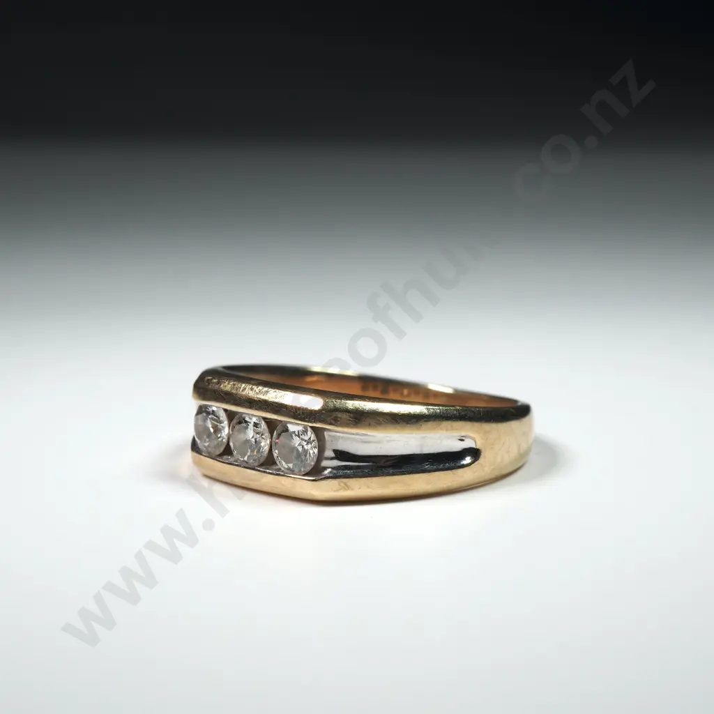 10ct Gold Three Diamond Ring Image 1++
