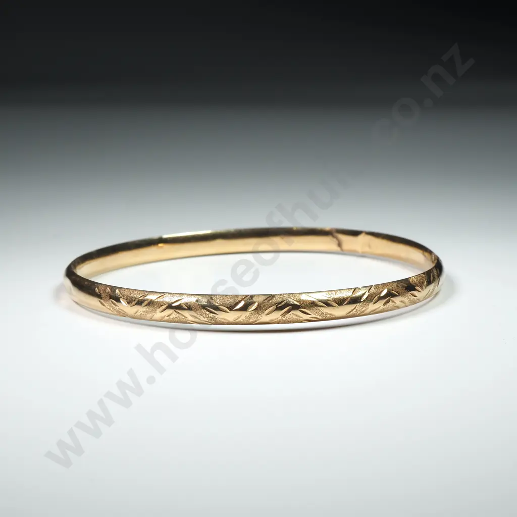 14ct Gold Snap Hinged Bangle Image 1++