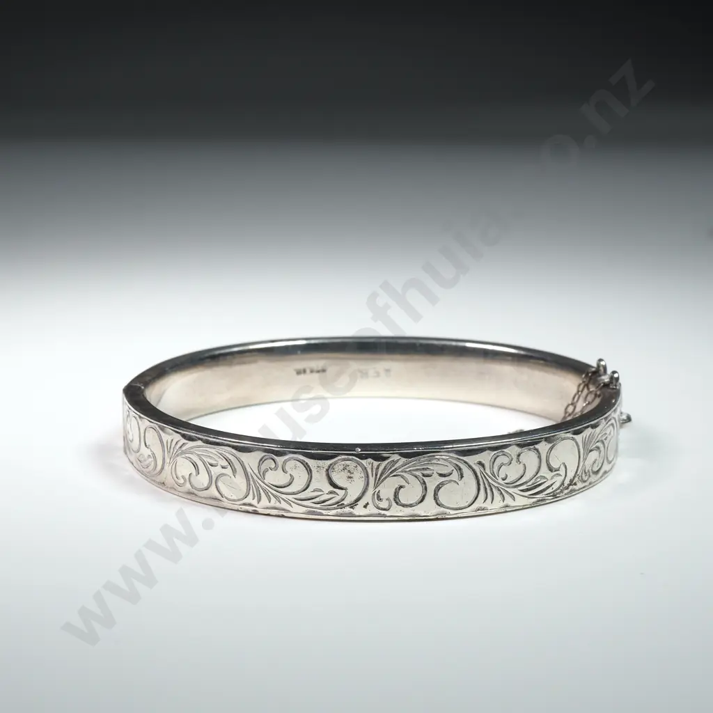 Vintage Sterling Silver Snap Bangle w Engraved Front Section Image 1++
