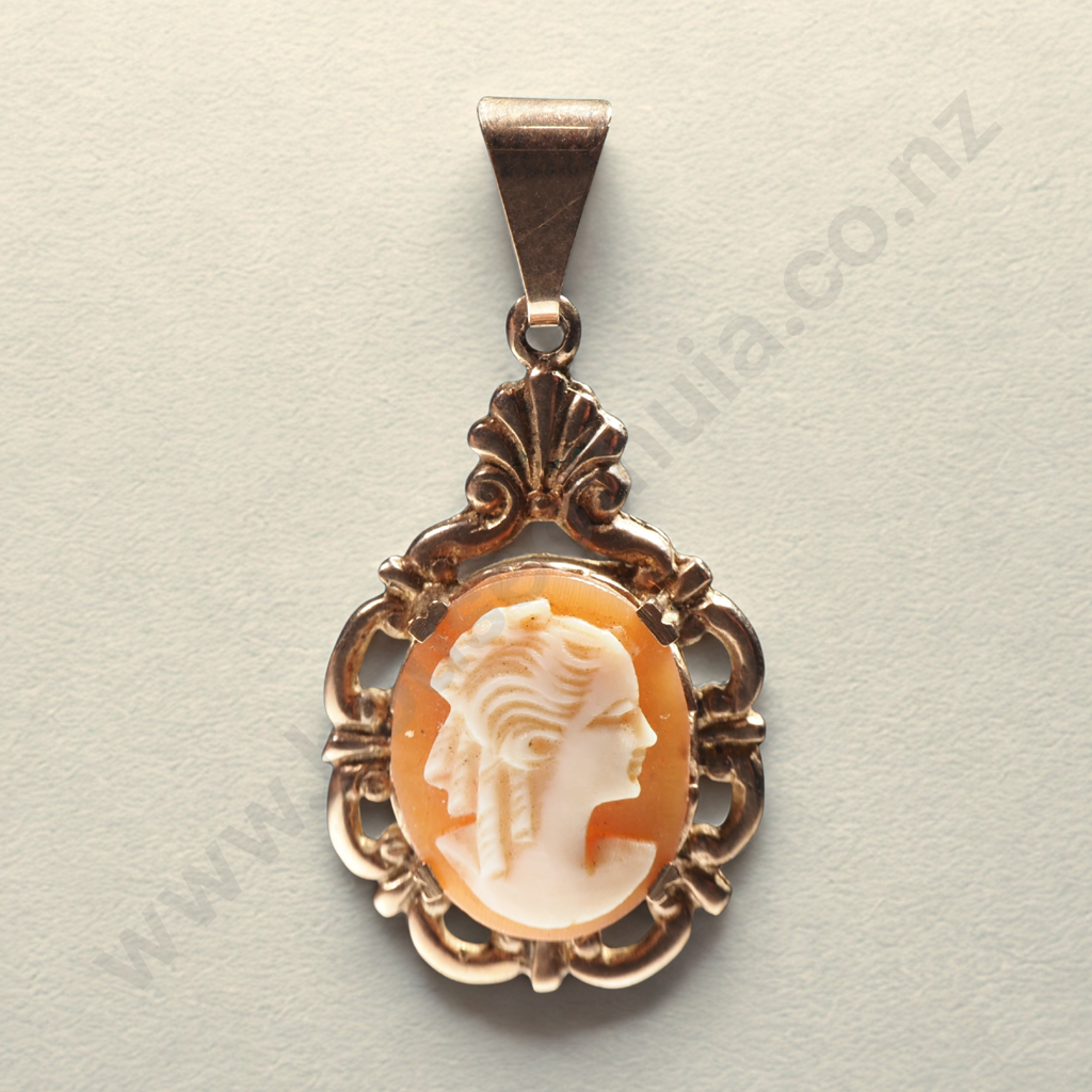 Vintage 9ct Gold Cameo Pendant Image 1++