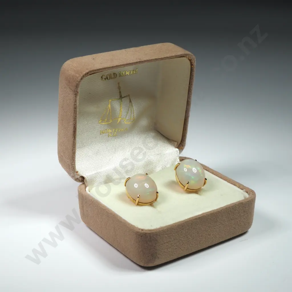 18ct Gold White Opal Stud Earrings w Green Orange Flash Fire in Stone Image 1++