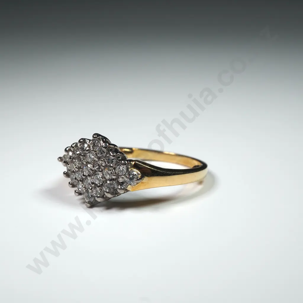 18ct Gold Diamond Cluster Ring Image 1++