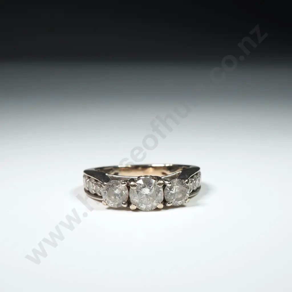 14ct Gold Three Diamond Ring Image 1++