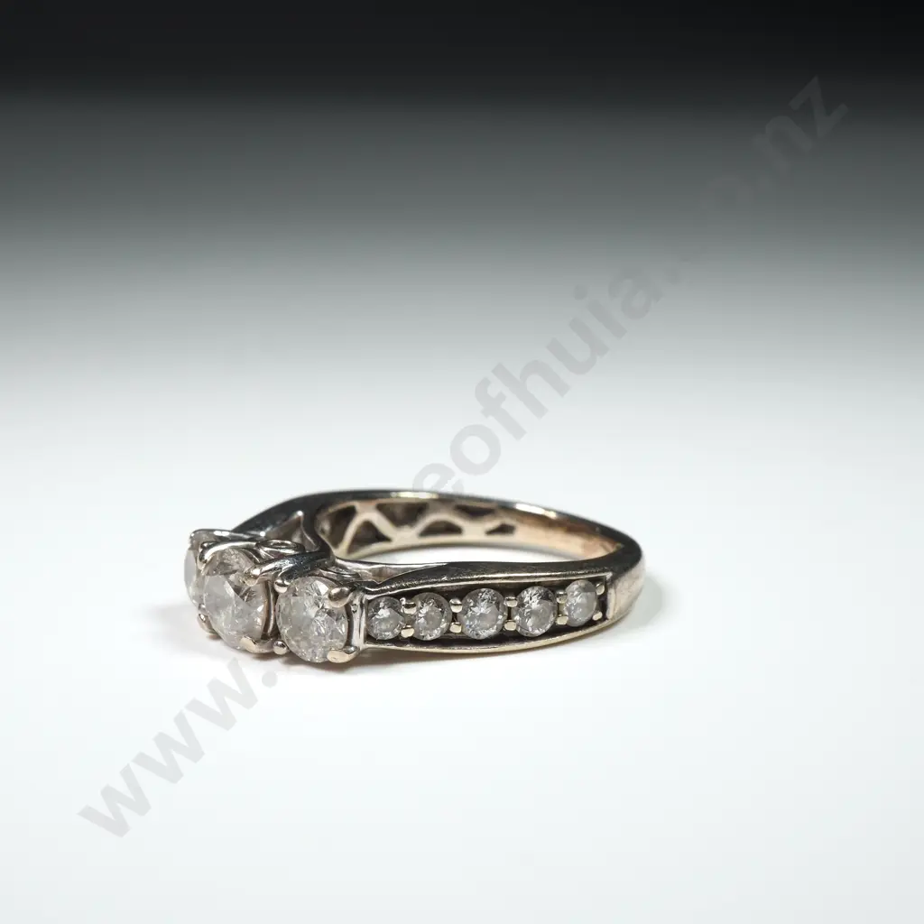 14ct Gold Three Diamond Ring Image 1++