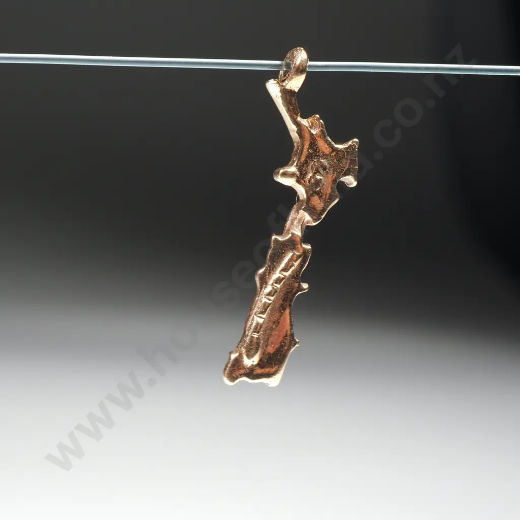 9ct Gold New Zealand Pendant Image 1++