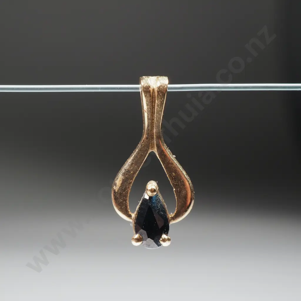 9ct Gold Sapphire Pendant Image 1++