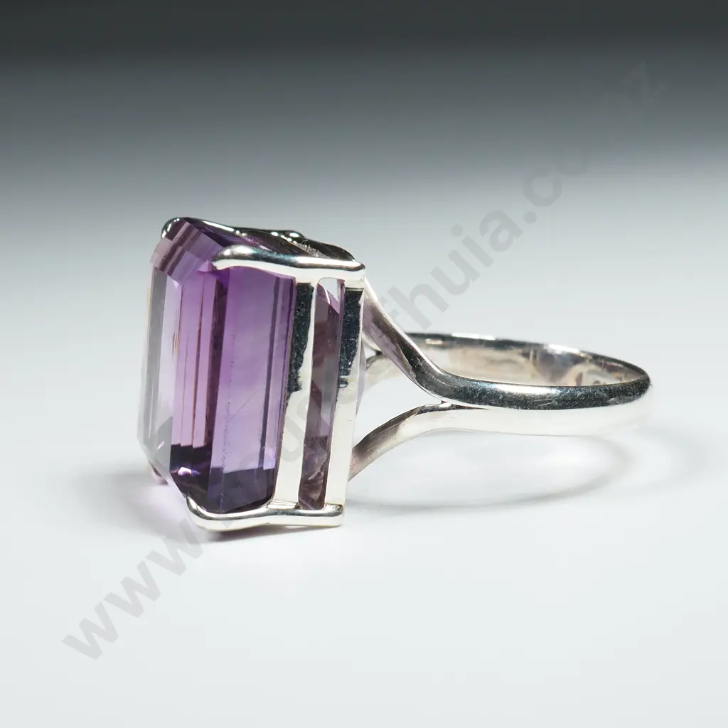 Sterling Silver & Amethyst Ring Image 1++