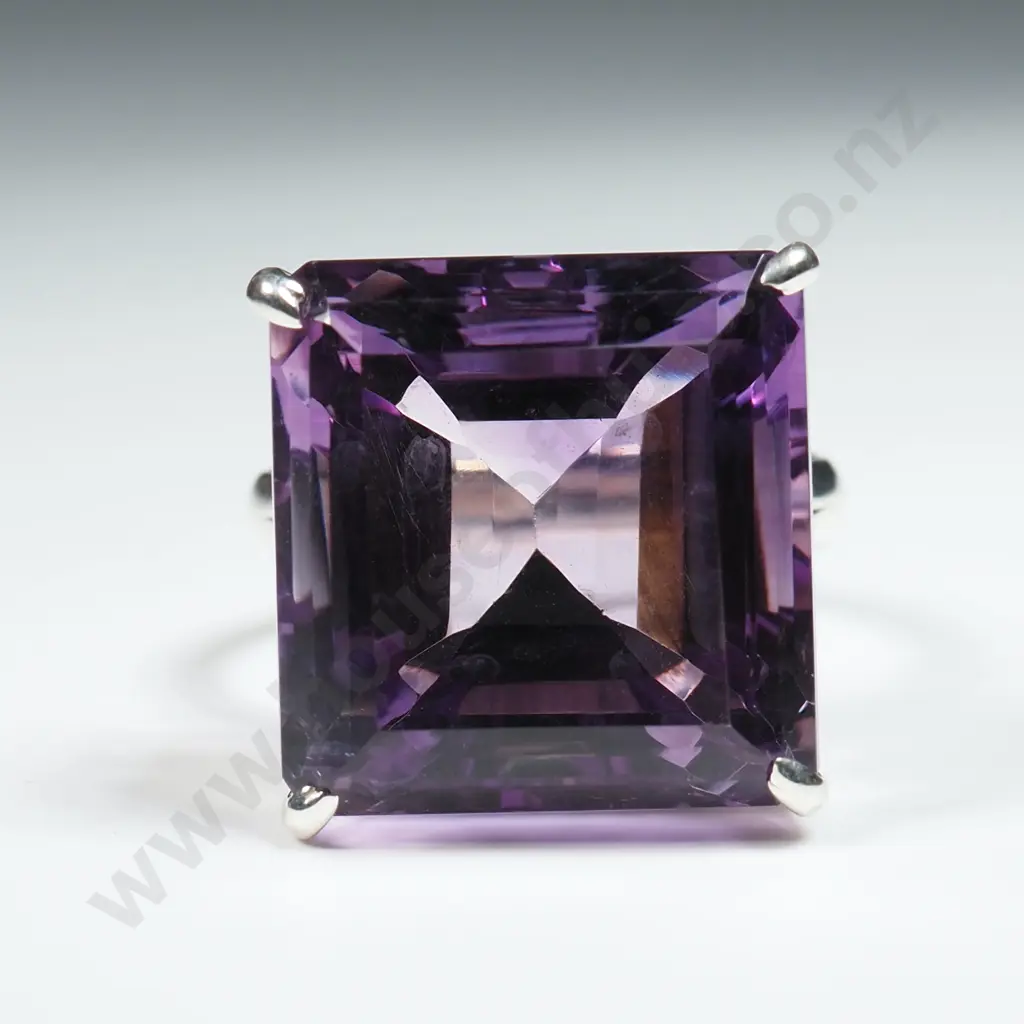 Sterling Silver & Amethyst Ring Image 1++