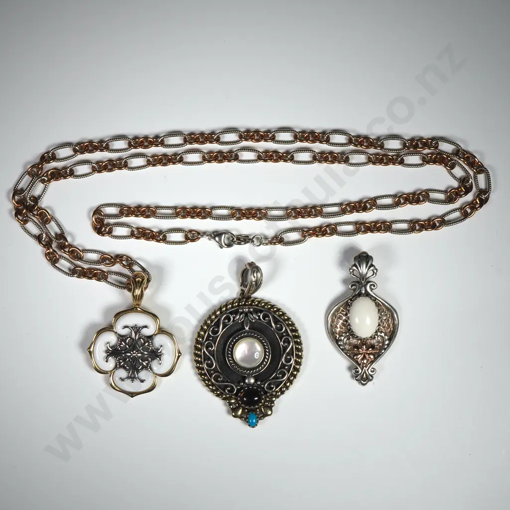 Assorted Costume Jewellery in Good Condition in American West Box Image 1++