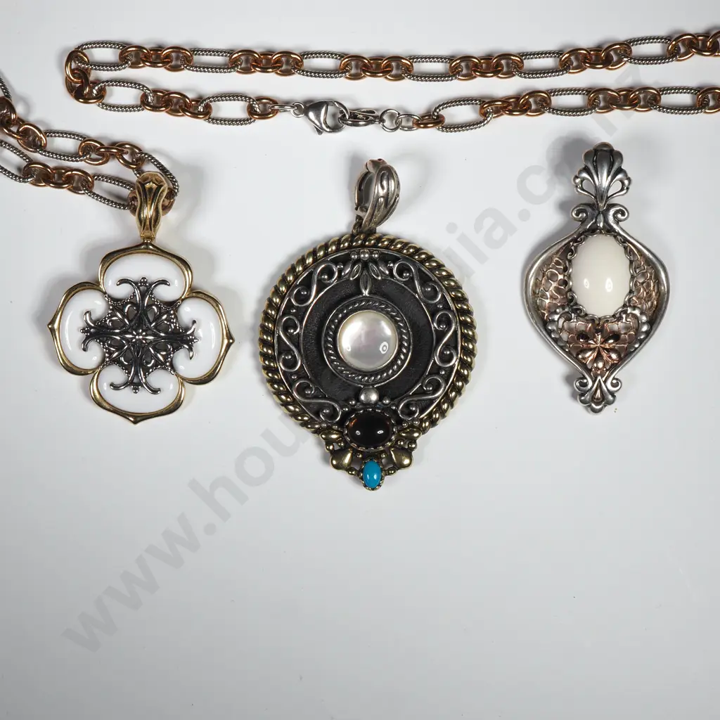 Assorted Costume Jewellery in Good Condition in American West Box Image 1++