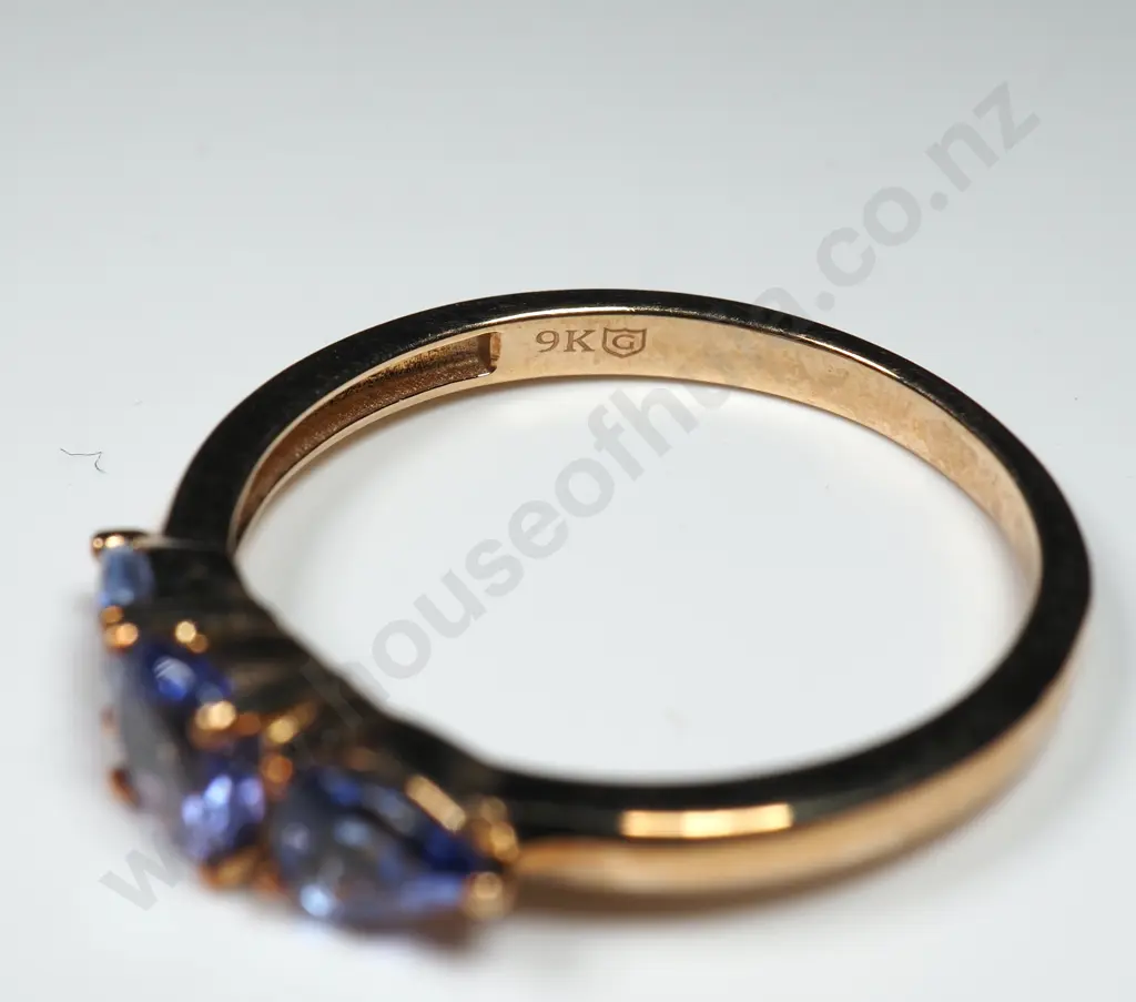 9ct Gold Tanzanite Ring w Certificate Image 1++