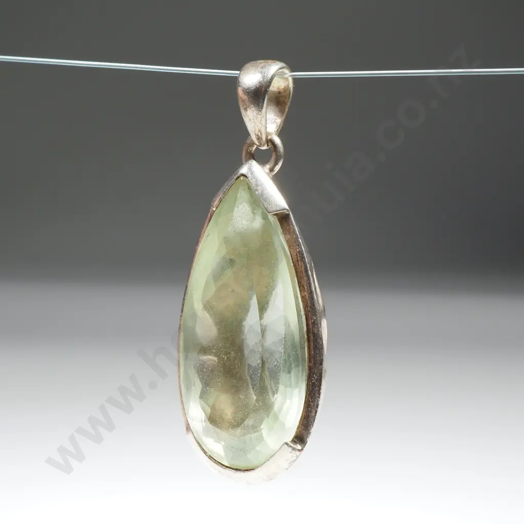 Sterling Silver Pale Green Gem Pendant Image 1++
