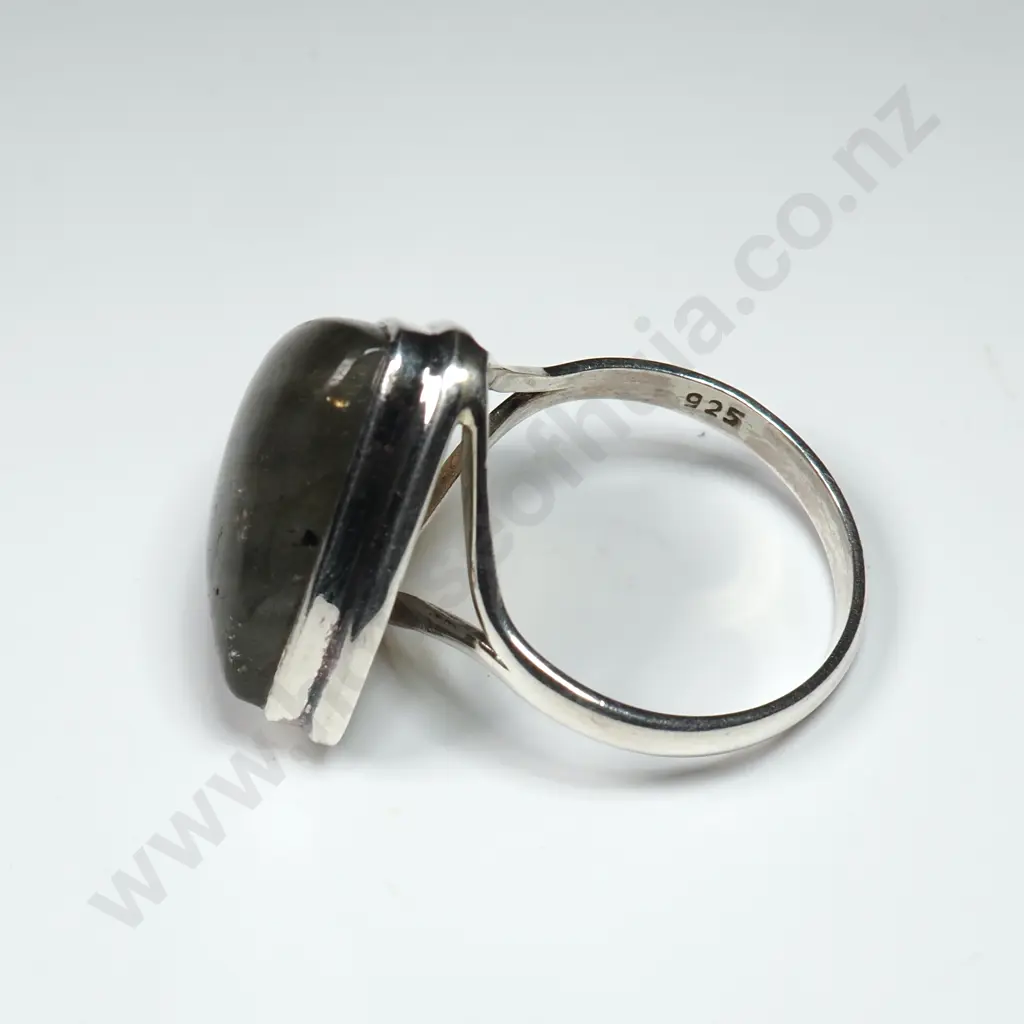 Sterling Silver & Labradorite Ring Image 1++