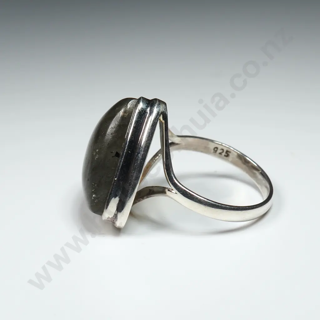 Sterling Silver & Labradorite Ring Image 1++