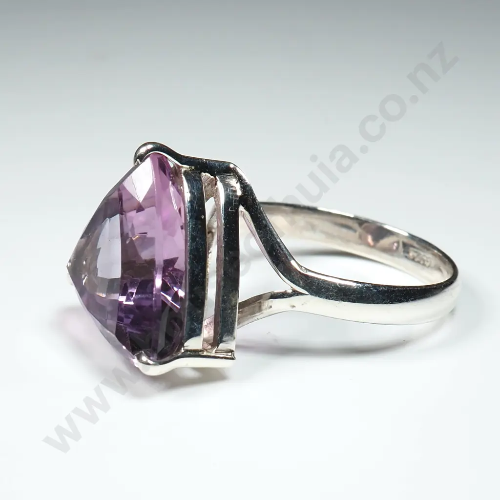 Sterling Silver & Amethyst Ring Image 1++